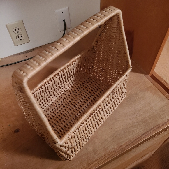 ⚡️HOST PICK⚡️ Vintage Wicker Basket - Picture 3 of 3